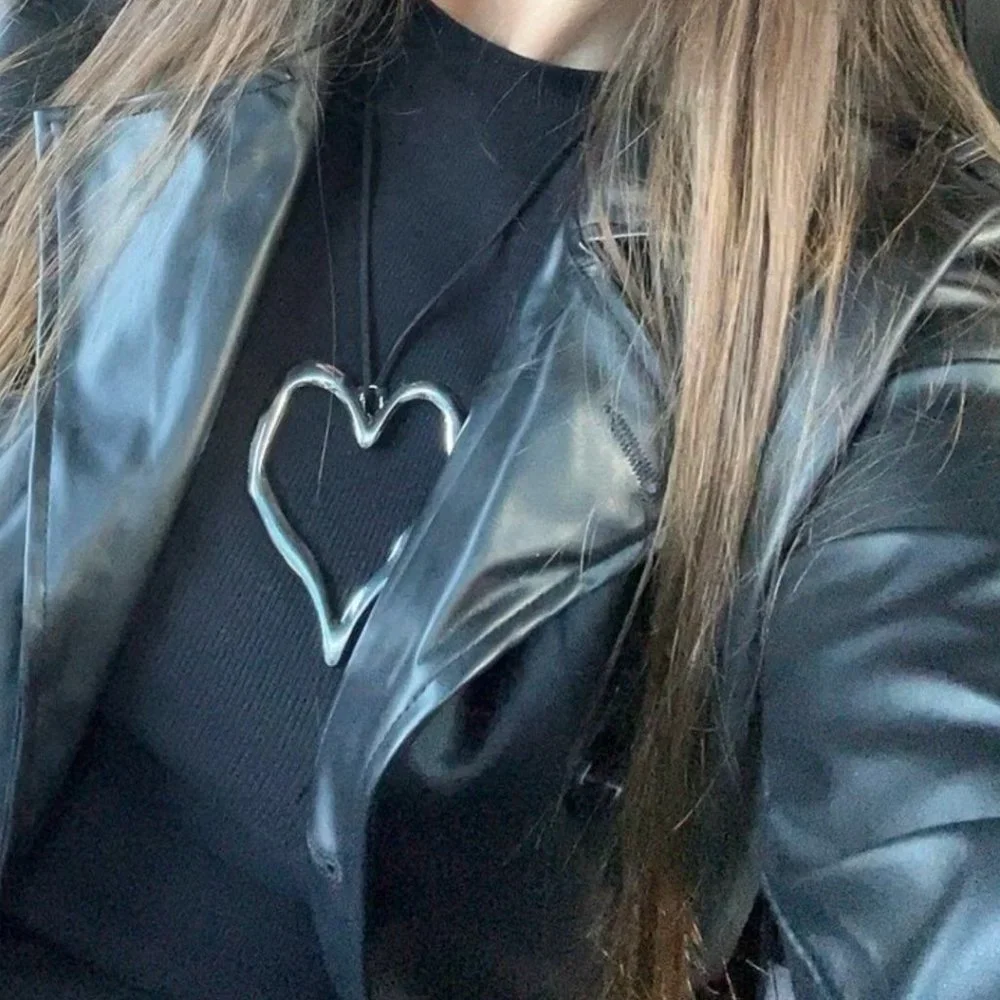 New! Zara Silver Oversized Heart Necklace - Picture 4 of 4